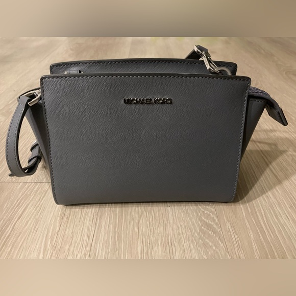 Michael Kors Handbag - Picture 3 of 4